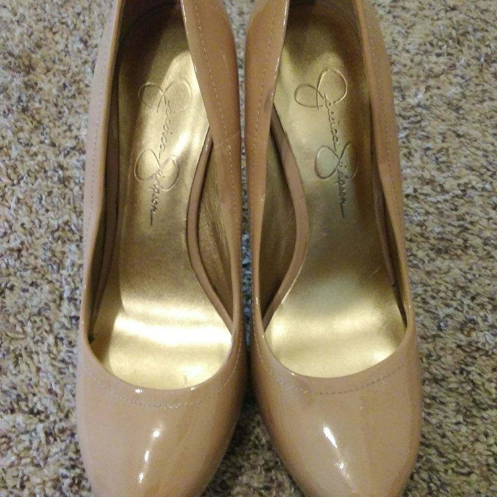 Jessica Simpson pumps